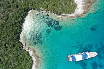 Badepause während einer Kreuzfahrt in Kroatien