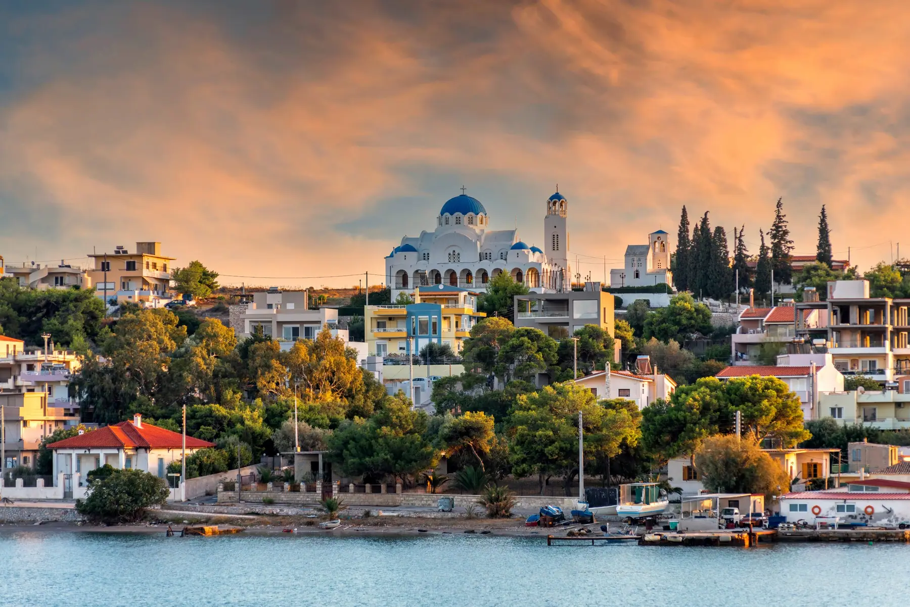 Hafen einer griechischen Insel im Saronischen Golf