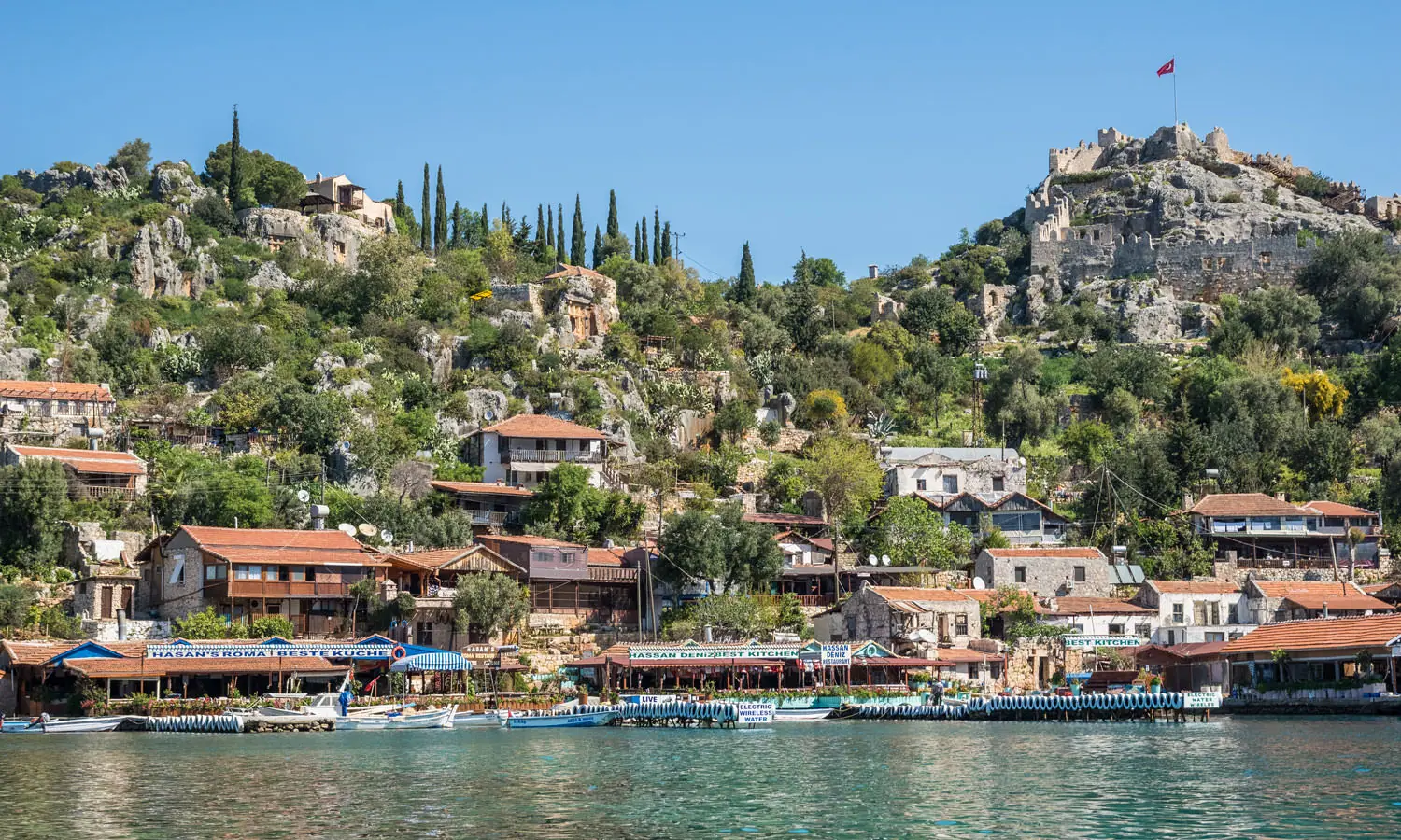 Kekova mit der Versunkenen Stadt unter der Wasseroberfläche