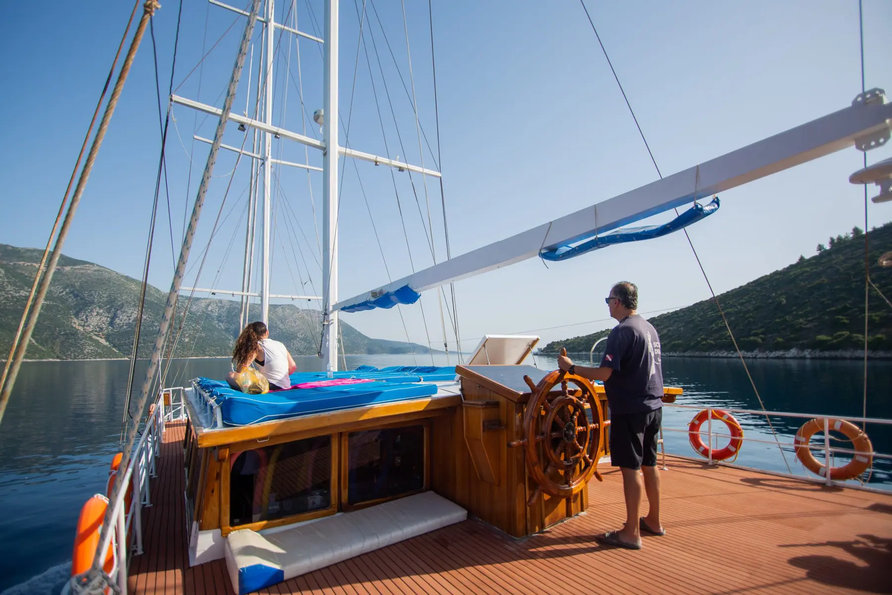 Essbereich an Deck der Artemis