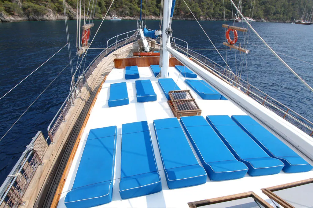 Achterdeck und Essbereich
